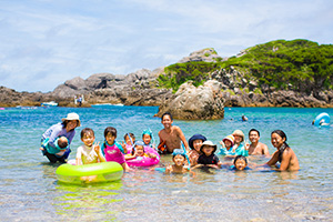 式根島観光協会 海水浴